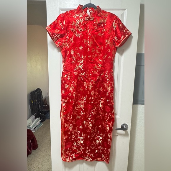 Women's Elegant Red Oriental Floral Dress - Picture 2 of 10